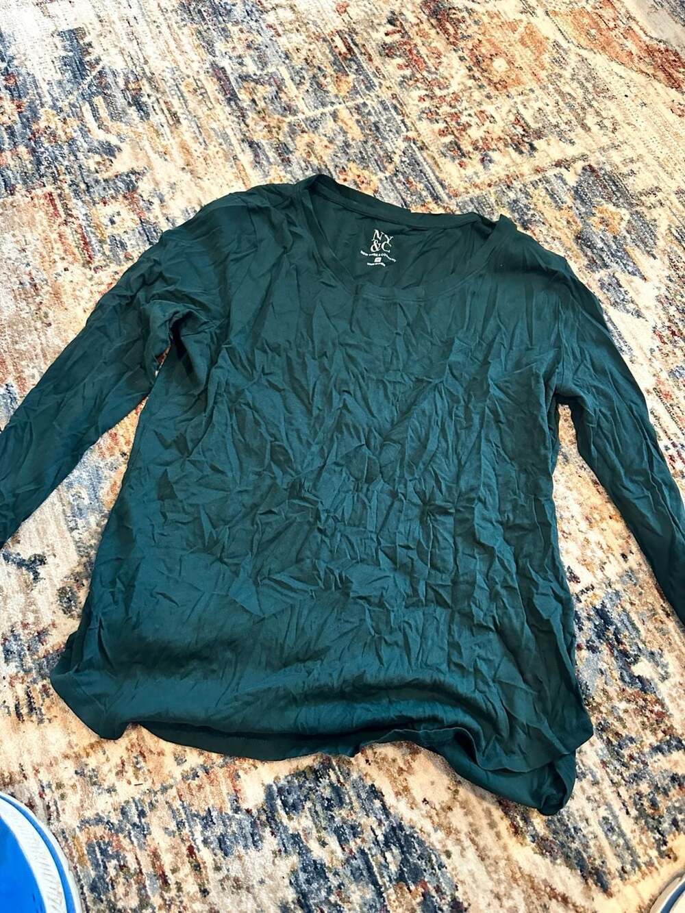 New York & Company Women's Dark Green Long Sleeve Basic Tee Size M